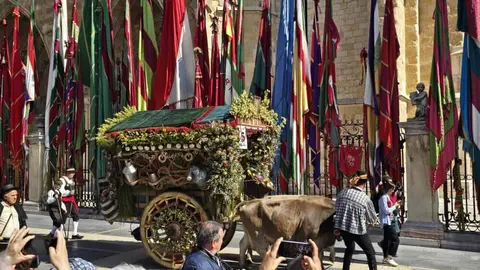 El desfile y concurso de carros engalanados completa la mañana del domingo en León en las fiestas de San Froilán. Foto: Carlos Calvo
