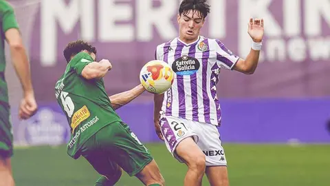 El Atlético Astorga firma su primera victoria en Valladolid. Los maragatos se imponen al Promesas (1-3) con un fútbol sólido y eficacia de cara al gol.