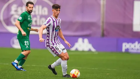 El Atlético Astorga firma su primera victoria en Valladolid. Los maragatos se imponen al Promesas (1-3) con un fútbol sólido y eficacia de cara al gol.