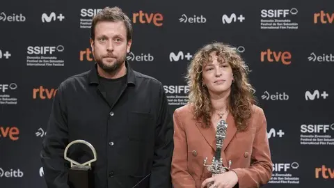 Joaquim Lafosse y Chloé Duponchelle
Concha de Plata a la mejor dirección y premio del Jurado al mejor guion ('SIX JOURS CE PRINTEMPS- LÀ'). Foto: SSIFF/Ulises Proust