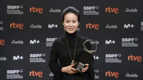 Zhao Xiaohong, Concha de Plata a la mejor interpretación protagonista ('JIANYU LAIDE MAMA'). Foto: SSIFF/Ulises Proust