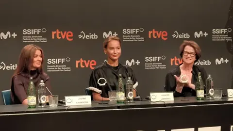 Jennifer Lawrence (centro), durante la rueda de prensa del Festival de Cine de San Sebastián. Foto: D. Abril