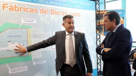 El consejero de Economía y Hacienda y portavoz, Carlos Fernández Carriedo, ha visitado este lunes las instalaciones de la empresa Tvitec, ubicadas en el Polígono Industrial El Bayo, en la localidad leonesa de Cubillos de Sil. Foto: Junta de Castilla y León.