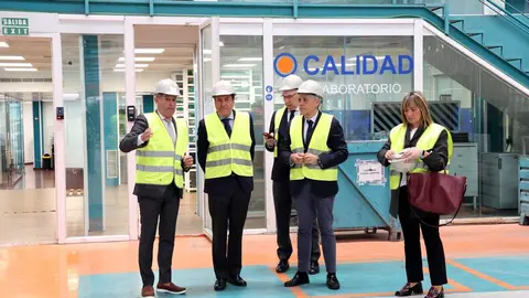 El consejero de Economía y Hacienda y portavoz, Carlos Fernández Carriedo, ha visitado este lunes las instalaciones de la empresa Tvitec, ubicadas en el Polígono Industrial El Bayo, en la localidad leonesa de Cubillos de Sil. Foto: Junta de Castilla y León.