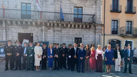El Ayuntamiento de Ponferrada celebró este lunes el Día de San Miguel Arcángel, patrón de la Policía Municipal, en un acto institucional presidido por el alcalde, Marco Morala, acompañado por el intendente jefe, Arturo Pereira, y el concejal de Seguridad Ciudadana, Carlos Cortina.