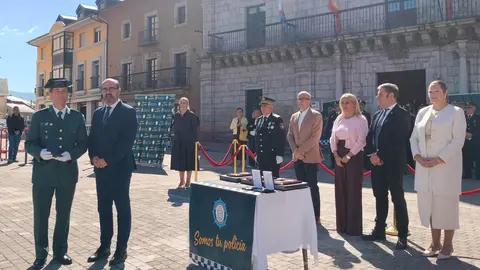 El Ayuntamiento de Ponferrada celebró este lunes el Día de San Miguel Arcángel, patrón de la Policía Municipal, en un acto institucional presidido por el alcalde, Marco Morala, acompañado por el intendente jefe, Arturo Pereira, y el concejal de Seguridad Ciudadana, Carlos Cortina.