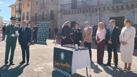 El Ayuntamiento de Ponferrada celebró este lunes el Día de San Miguel Arcángel, patrón de la Policía Municipal, en un acto institucional presidido por el alcalde, Marco Morala, acompañado por el intendente jefe, Arturo Pereira, y el concejal de Seguridad Ciudadana, Carlos Cortina.