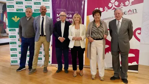 La concejala de Acción y Promoción Cultural, Elena Aguado, presenta el XIV Festival Internacional de Música de Cámara Fundación Monteleón. Estará acompañada del vicepresidente de la Fundación MonteLeón, Ángel Valencia, y de la directora artística del Festival, Carmen Mayo. Foto: Campillo.