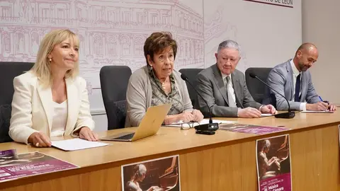 La concejala de Acción y Promoción Cultural, Elena Aguado, presenta el XIV Festival Internacional de Música de Cámara Fundación Monteleón. Estará acompañada del vicepresidente de la Fundación MonteLeón, Ángel Valencia, y de la directora artística del Festival, Carmen Mayo. Foto: Campillo.