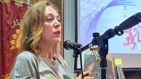 La Casa de León en Madrid acogió en la tarde el martes, 30 de septiembre, el acto benéfico titulado 'Zarpazo a los incendios', organizado por las Féminas Culturalistas de la Peña Culturalista Madrileña, en apoyo de los pueblos de la Montaña Leonesa afectados por los incendios este verano.