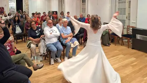 La Casa de León en Madrid acogió en la tarde el martes, 30 de septiembre, el acto benéfico titulado 'Zarpazo a los incendios', organizado por las Féminas Culturalistas de la Peña Culturalista Madrileña, en apoyo de los pueblos de la Montaña Leonesa afectados por los incendios este verano.