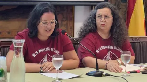 La Casa de León en Madrid acogió en la tarde el martes, 30 de septiembre, el acto benéfico titulado 'Zarpazo a los incendios', organizado por las Féminas Culturalistas de la Peña Culturalista Madrileña, en apoyo de los pueblos de la Montaña Leonesa afectados por los incendios este verano.