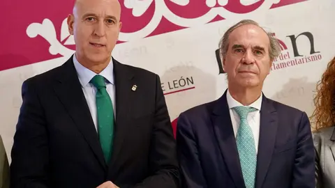 Empleo, bienestar social, vivienda y alquiler social son los pilares de actuación del acuerdo marco suscrito hoy por el Ayuntamiento, la Federación Leonesa de Empresarios, UGT y CCOO para activar el diálogo social en la ciudad de León. Foto: Campillo