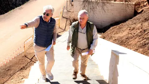 El consejero de Cultura, Turismo y Deporte, Gonzalo Santonja, visita las actuaciones de restauración del Mirador de Orellán, acceso y entorno, en el Espacio Cultural Las Médulas.
