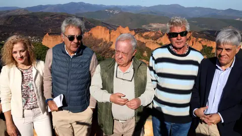 El consejero de Cultura, Turismo y Deporte, Gonzalo Santonja, visita las actuaciones de restauración del Mirador de Orellán, acceso y entorno, en el Espacio Cultural Las Médulas.