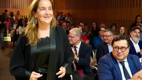 La consejera ejecutiva de la Cultural y Deportiva Leonesa, Natichu Alvarado, recogió este jueves el III Premio Mujer Leonesa 2025 que concede Onda Cero León. Foto: Campillo