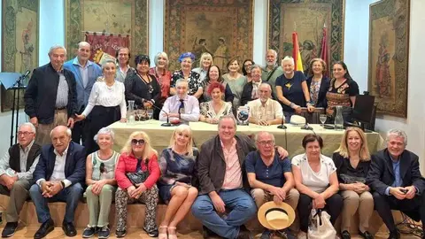 La Casa de León en Madrid acoge un acto poético-musical a favor de Médicos sin Fronteras. Presentan la antología ‘Poetas del mundo por la paz II. Almas sin bandera’, con versos que buscan el diálogo y la solidaridad.