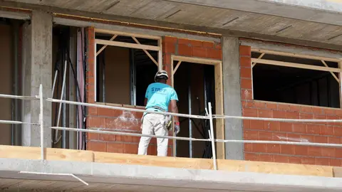 El Ayuntamiento facilita terrenos valorados en 1,5 millones de euros en La Palomera, El Ejido y San Pedro Norte para favorecer el asentamiento de población juvenil. Fotos: Campillo