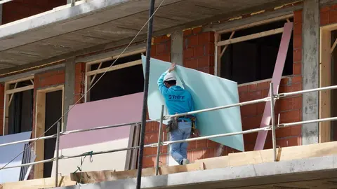 El Ayuntamiento facilita terrenos valorados en 1,5 millones de euros en La Palomera, El Ejido y San Pedro Norte para favorecer el asentamiento de población juvenil. Fotos: Campillo