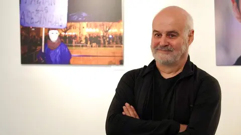 El alcalde de León, José Antonio Diez, asiste a la inauguración de la exposición ‘Mujeres leonesas’ de Mauricio Peña. Foto: Campillo.