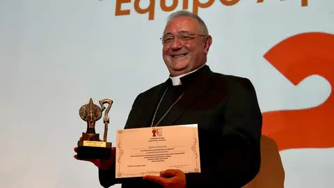 La Diócesis de León reconoció este viernes a aquellas asociaciones que, a través de sus actividades y proyectos, contribuyen de manera sobresaliente al bien común del territorio mediante la entrega de la primera edición de los Premios San Froilán. Fotos: Campillo