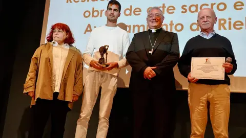 La Diócesis de León reconoció este viernes a aquellas asociaciones que, a través de sus actividades y proyectos, contribuyen de manera sobresaliente al bien común del territorio mediante la entrega de la primera edición de los Premios San Froilán. Fotos: Campillo