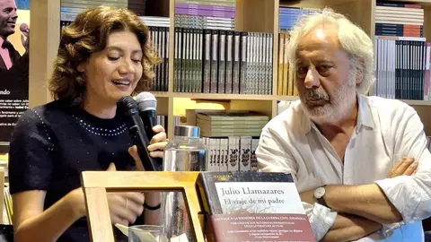 Julio Llamazares presentó este viernes su último libro, 'El viaje de mi padre', en San Feliz de Torío, en Espacio Factor.