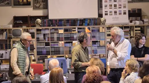Julio Llamazares presentó este viernes su último libro, 'El viaje de mi padre', en San Feliz de Torío, en Espacio Factor.