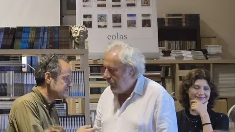 Julio Llamazares presentó este viernes su último libro, 'El viaje de mi padre', en San Feliz de Torío, en Espacio Factor.