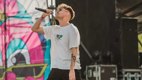 El Campo del Hípico se transforma en el epicentro de la música urbana con la última edición del Monoloco Fest, donde miles de almas vibran al unísono al ritmo de los hits del momento y disfrutan de la energía única de artistas de renombre. Foto: Monoloco.