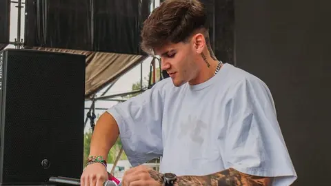 El Campo del Hípico se transforma en el epicentro de la música urbana con la última edición del Monoloco Fest, donde miles de almas vibran al unísono al ritmo de los hits del momento y disfrutan de la energía única de artistas de renombre. Foto: Monoloco.