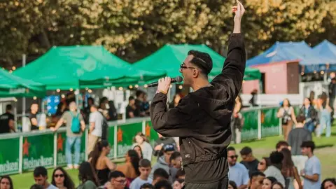 El Campo del Hípico se transforma en el epicentro de la música urbana con la última edición del Monoloco Fest, donde miles de almas vibran al unísono al ritmo de los hits del momento y disfrutan de la energía única de artistas de renombre. Foto: Monoloco.