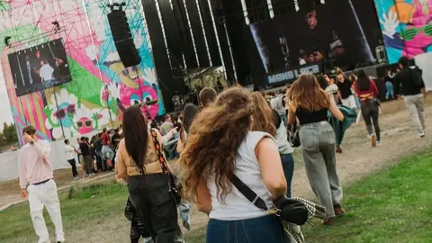 El Campo del Hípico se transforma en el epicentro de la música urbana con la última edición del Monoloco Fest, donde miles de almas vibran al unísono al ritmo de los hits del momento y disfrutan de la energía única de artistas de renombre. Foto: Monoloco.