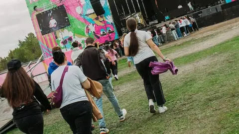 El Campo del Hípico se transforma en el epicentro de la música urbana con la última edición del Monoloco Fest, donde miles de almas vibran al unísono al ritmo de los hits del momento y disfrutan de la energía única de artistas de renombre. Foto: Monoloco.