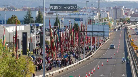 Los pendones y carros engalanados suben en romería a la Virgen del Camino y celebran la misa con motivo de la festividad de San Froilán, a la que asisten los ayuntamientos del Voto y las autoridades. fotos: Campillo