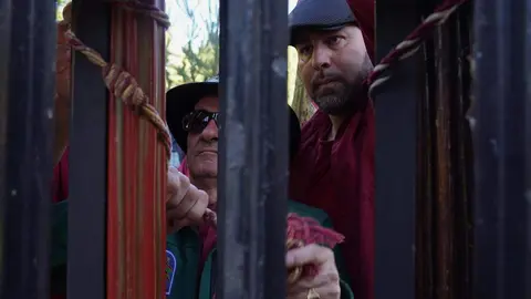 Los pendones y carros engalanados suben en romería a la Virgen del Camino y celebran la misa con motivo de la festividad de San Froilán, a la que asisten los ayuntamientos del Voto y las autoridades. fotos: Campillo