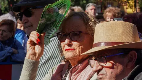 Los pendones y carros engalanados suben en romería a la Virgen del Camino y celebran la misa con motivo de la festividad de San Froilán, a la que asisten los ayuntamientos del Voto y las autoridades. fotos: Campillo