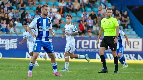 Intenso duelo en El Toralín con una Ponferradina necesitada de puntos ante un Castilla joven, pero muy atrevido.