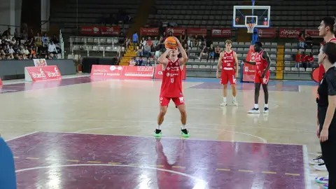 La Cultural Leonesa se desinfla en la prórroga y cede ante el Coto Córdoba. Cuarenta minutos excelentes de los de Luis Castillo se esfumaron en la prórroga. Fotos: Isaac Llamazares