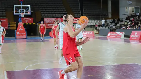 La Cultural Leonesa se desinfla en la prórroga y cede ante el Coto Córdoba. Cuarenta minutos excelentes de los de Luis Castillo se esfumaron en la prórroga. Fotos: Isaac Llamazares
