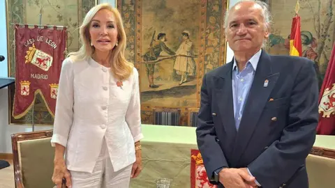 Carmen Lomana reivindica sus raíces en la Casa de León. La empresaria y colaboradora televisiva participó en el ciclo 'Conversaciones en la Casa', dirigido por Alfredo Álvarez, donde habló sobre su vínculo con León, su trayectoria personal y su pasión por la moda y los medios de comunicación. Fotos: Marco Barada