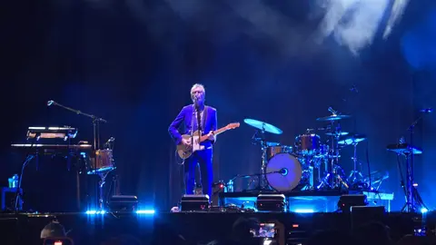 Xoel López llena la Plaza Mayor y pone el broche de oro a un San Froilán de récord en León. El artista coruñés despidió las fiestas con un concierto vibrante y multitudinario en el corazón de la ciudad, donde cientos de personas corearon sus canciones en una noche mágica. Fotos: Carlos Calvo
