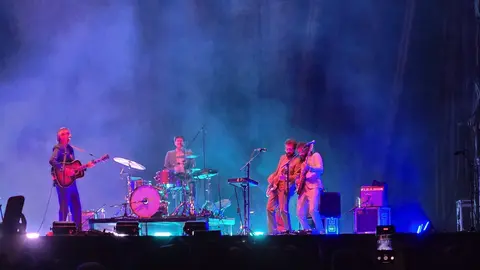 Xoel López llena la Plaza Mayor y pone el broche de oro a un San Froilán de récord en León. El artista coruñés despidió las fiestas con un concierto vibrante y multitudinario en el corazón de la ciudad, donde cientos de personas corearon sus canciones en una noche mágica. Fotos: Carlos Calvo