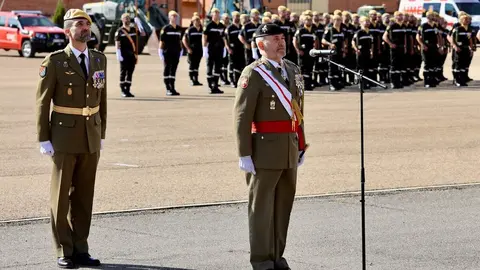 El general de división, representante institucional del Ejercito de Tierra en Castilla y León y jefe de la División San Marcial, Mariano Arrazola Martínez, preside el acto de celebración de la festividad de Nuestra Señora del Rosario, patrona de la Unidad Militar de Emergencias. Foto: Campillo.