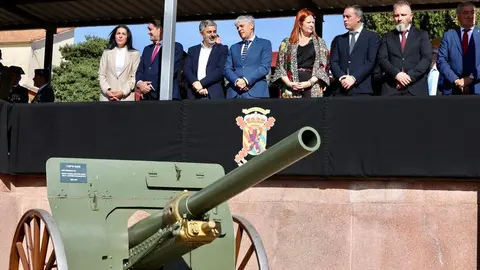 El general de división, representante institucional del Ejercito de Tierra en Castilla y León y jefe de la División San Marcial, Mariano Arrazola Martínez, preside el acto de celebración de la festividad de Nuestra Señora del Rosario, patrona de la Unidad Militar de Emergencias. Foto: Campillo.