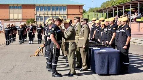El general de división, representante institucional del Ejercito de Tierra en Castilla y León y jefe de la División San Marcial, Mariano Arrazola Martínez, preside el acto de celebración de la festividad de Nuestra Señora del Rosario, patrona de la Unidad Militar de Emergencias. Foto: Campillo.