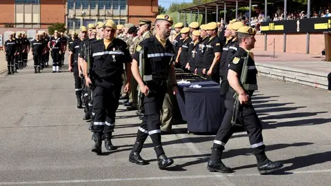 El general de división, representante institucional del Ejercito de Tierra en Castilla y León y jefe de la División San Marcial, Mariano Arrazola Martínez, preside el acto de celebración de la festividad de Nuestra Señora del Rosario, patrona de la Unidad Militar de Emergencias. Foto: Campillo.