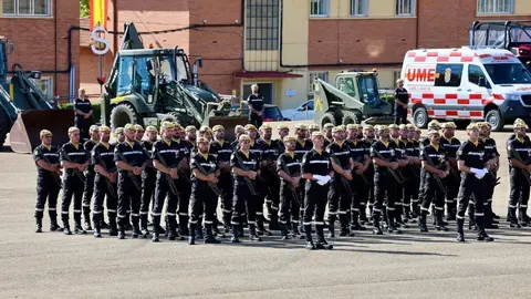 El general de división, representante institucional del Ejercito de Tierra en Castilla y León y jefe de la División San Marcial, Mariano Arrazola Martínez, preside el acto de celebración de la festividad de Nuestra Señora del Rosario, patrona de la Unidad Militar de Emergencias. Foto: Campillo.
