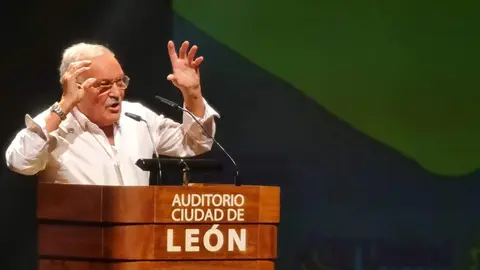 La Asociación Cultural de Estudios Leoneses y Unidad Leonesa celebra el acto ‘León nos necesita’, con la participación, entre otros, del ex presidente de Cantabria, Miguel Ángel Revilla, el alcalde de León, José Antonio Diez, o el empresario berciano José Luis Prada. Foto: Campillo
