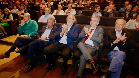 La Asociación Cultural de Estudios Leoneses y Unidad Leonesa celebra el acto ‘León nos necesita’, con la participación, entre otros, del ex presidente de Cantabria, Miguel Ángel Revilla, el alcalde de León, José Antonio Diez, o el empresario berciano José Luis Prada. Foto: Campillo